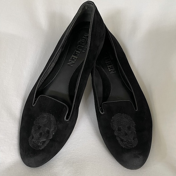 Alexander McQueen Shoes - Alexander McQueen Suede Skull Smoking Flat size 8